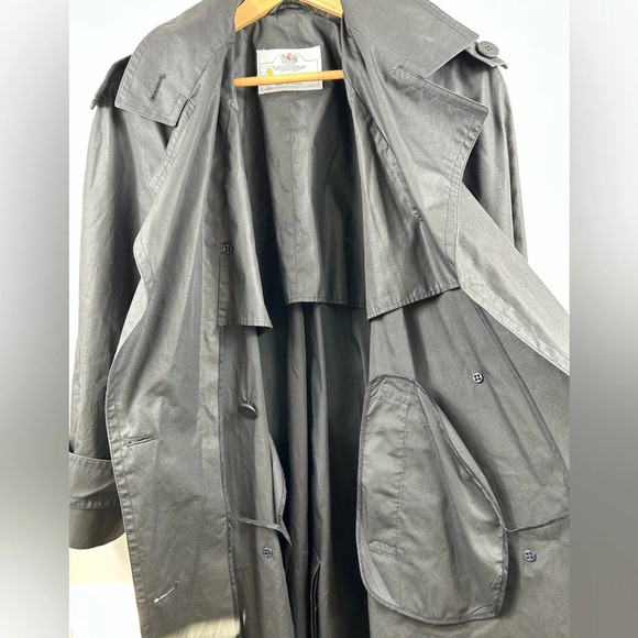 Aquascutum long trench coat, Large, black, belted, buttoned, Classic Windproof - Picture 4 of 10
